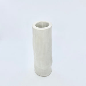 textured white vase (S)
