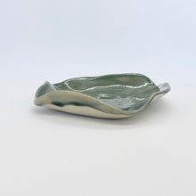 Load image into Gallery viewer, ming trinket dish
