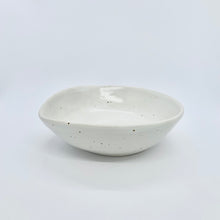 Load image into Gallery viewer, medium bowl - white speckled

