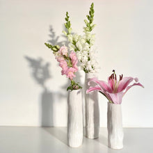 Load image into Gallery viewer, textured white vase (L)
