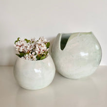 Load image into Gallery viewer, pistachio and white speckled vessel (S)
