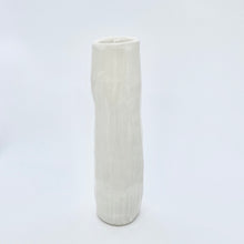 Load image into Gallery viewer, textured white vase (M)
