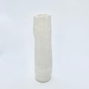 textured white vase (M)