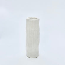 Load image into Gallery viewer, textured white vase (S)

